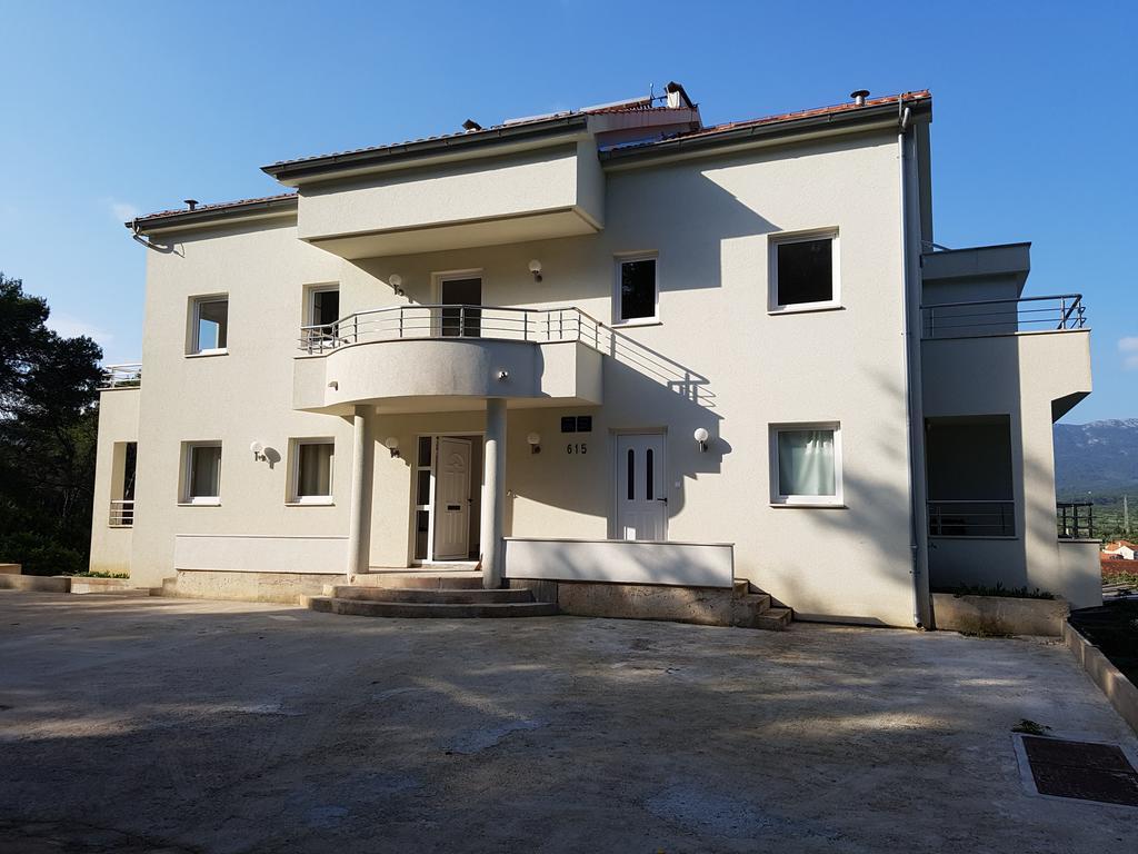 Apartments Villa Maslinica Vrboska Exterior photo